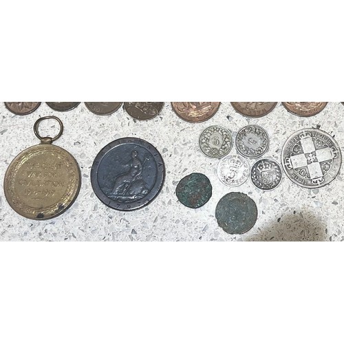 601 - A Georgian cartwheel and a small quantity of other coins also a WWI medal 39378 GNR.E.Hollowell. R.A