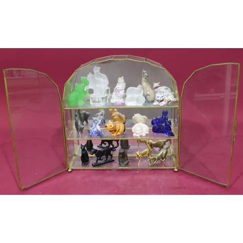 140 - A Goebel 1987 glass figure of a cat, 15 glass china and metal figures of cats, largest 10cm high, wi... 