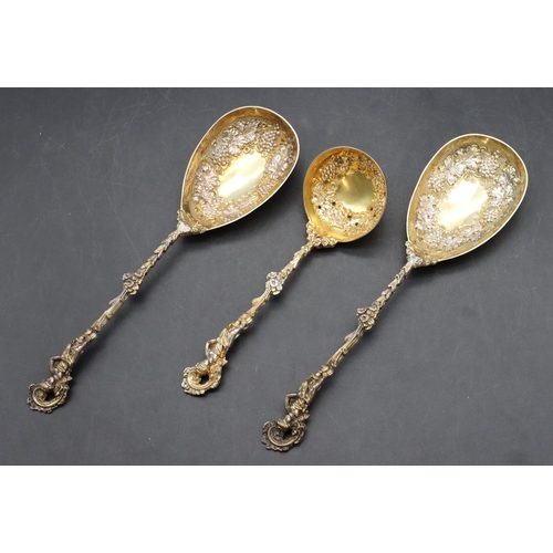 310 - A 3-piece late Victorian silver and silver gilt pair of serving spoons and a matching sugar sifter w... 