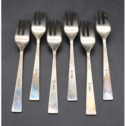 312 - A set of 6 Sheffield silver cake forks, 4.1oz, in later case