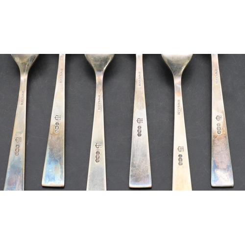 312 - A set of 6 Sheffield silver cake forks, 4.1oz, in later case