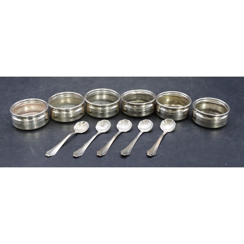 340 - A set of 6 Sterling silver small round salts with 5 matching spoons, 1.2oz (cased)