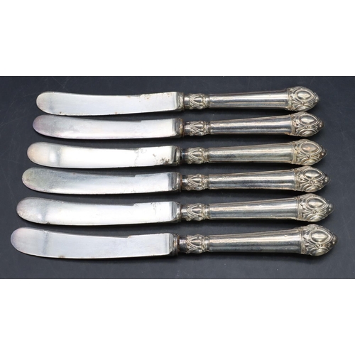 342 - A set of 6 Sheffield silver handled butter knives in fitted red leather case