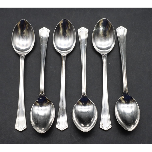 343 - A set of 6 Sheffield silver teaspoons in fitted black leather case, 1.4oz