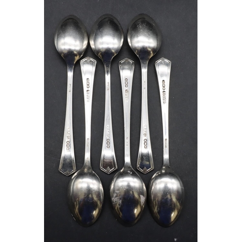 343 - A set of 6 Sheffield silver teaspoons in fitted black leather case, 1.4oz