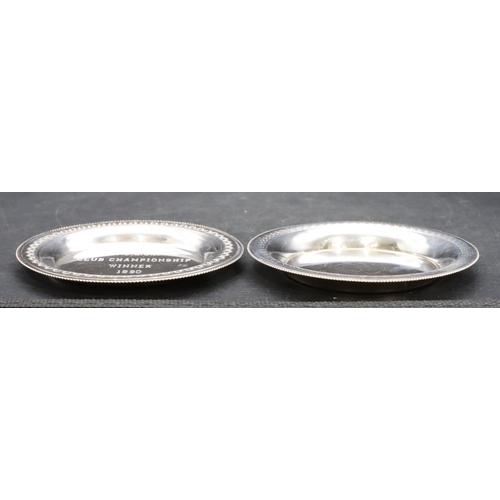 346 - 2 Continental silver small round dishes, 1 with engraved inscription, 10cm diameter, 3oz