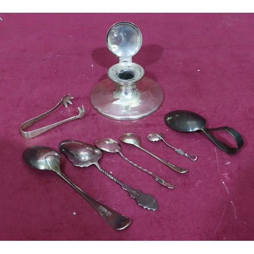 363 - A silver round ink stand with hinged lid with sweeping base (dented), a silver child's spoon, 5 vari... 