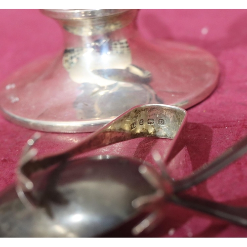 363 - A silver round ink stand with hinged lid with sweeping base (dented), a silver child's spoon, 5 vari... 