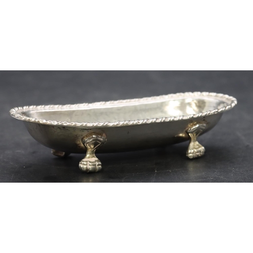 382 - An 800 silver coloured metal oblong dish on 4 claw feet, 10.5cm wide, 1.4oz