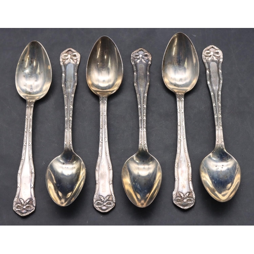 410 - A set of 6 Birmingham silver teaspoons, maker's mark O&S, in fitted black leather scallop shaped cas... 