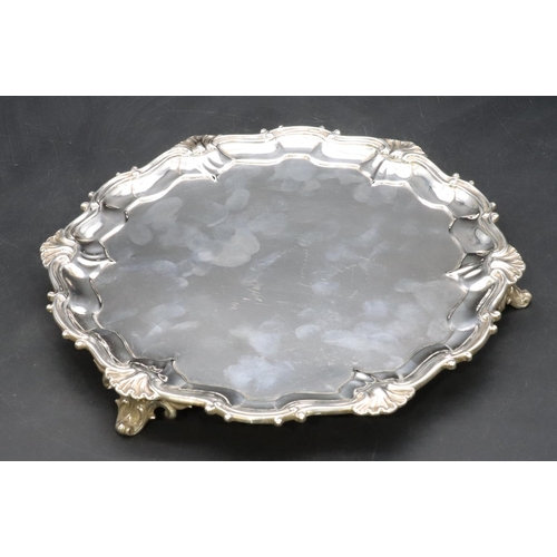 426 - A Victorian silver pie crust card tray on splayed feet, London 1894, 26cm diameter, 16.6oz.