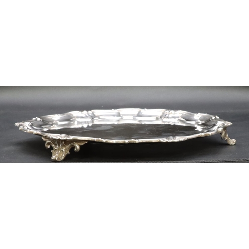 426 - A Victorian silver pie crust card tray on splayed feet, London 1894, 26cm diameter, 16.6oz.