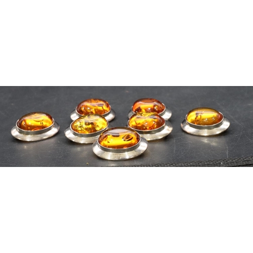 439 - 7 925 modern silver oval brooches with amber style centres