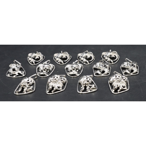 445 - 13 925 silver pendants with zodiac symbols, 5.5cm high, 89.8 grams