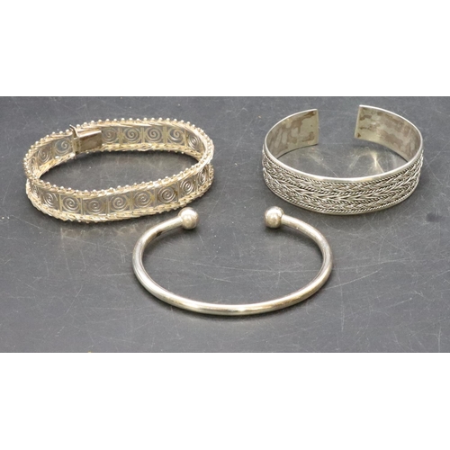 447 - A silver hinged bracelet with pierced panels and 2 silver bracelets 41.3 grams (3)