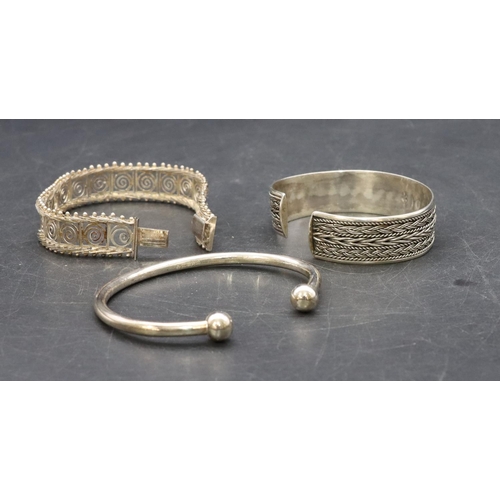 447 - A silver hinged bracelet with pierced panels and 2 silver bracelets 41.3 grams (3)