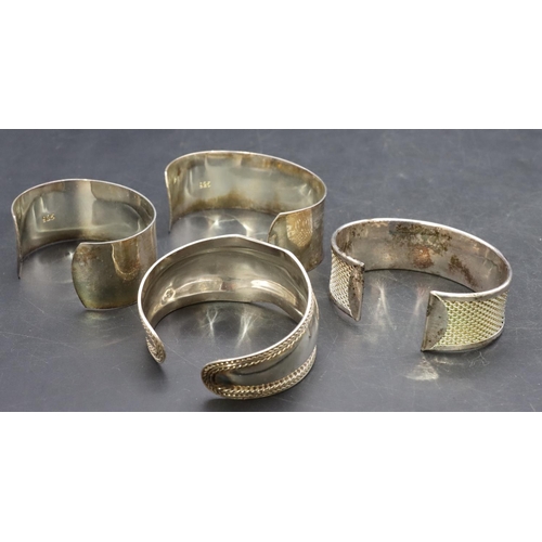 454 - 4 925 silver cuff bangles, 112.4 grams (4)