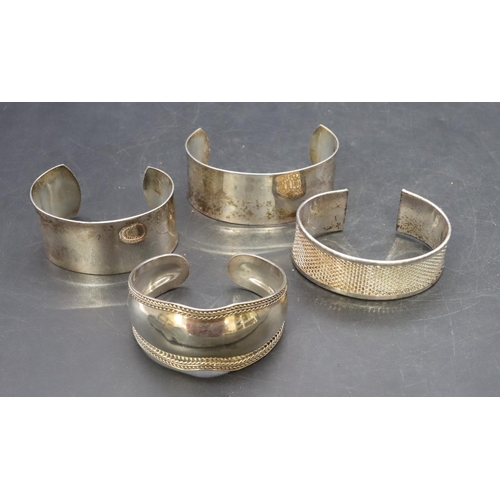 454 - 4 925 silver cuff bangles, 112.4 grams (4)