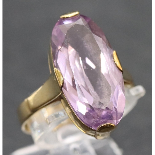 456 - 333 gold ladies' oval ring set with amethyst, Size O/P, 3.9 grams gross