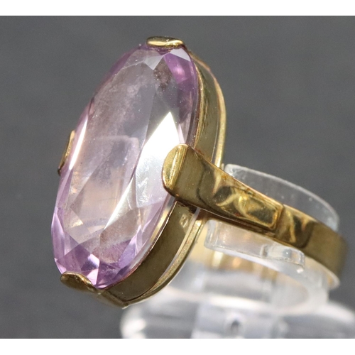 456 - 333 gold ladies' oval ring set with amethyst, Size O/P, 3.9 grams gross