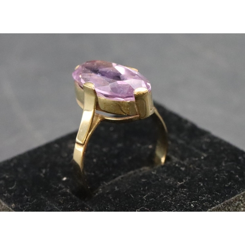 456 - 333 gold ladies' oval ring set with amethyst, Size O/P, 3.9 grams gross