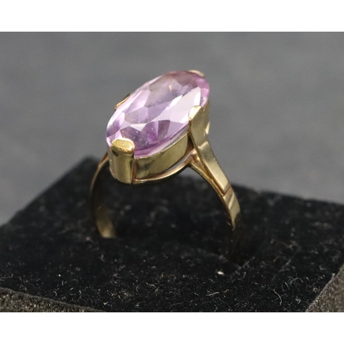 456 - 333 gold ladies' oval ring set with amethyst, Size O/P, 3.9 grams gross