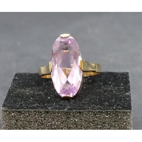 456 - 333 gold ladies' oval ring set with amethyst, Size O/P, 3.9 grams gross