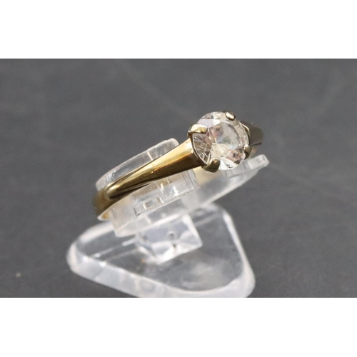 457 - A 333 gold solitaire ring set with clear stone, Size P/Q, 1.1 grams gross