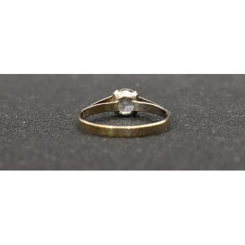 457 - A 333 gold solitaire ring set with clear stone, Size P/Q, 1.1 grams gross