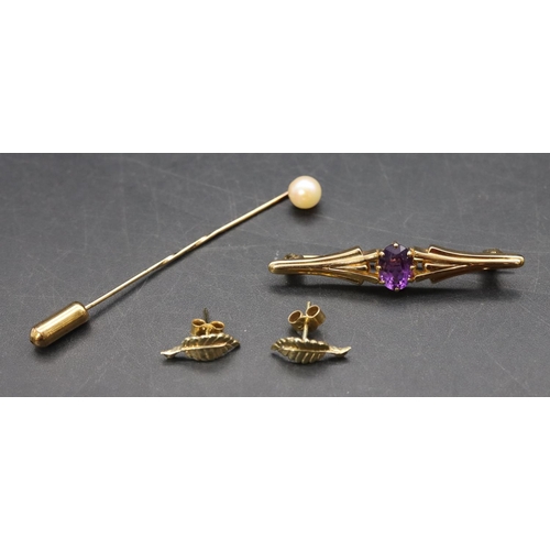 465 - A 9ct  gold bar brooch set with amethyst, a small gold tie pin set with a single pearl and a pair of... 