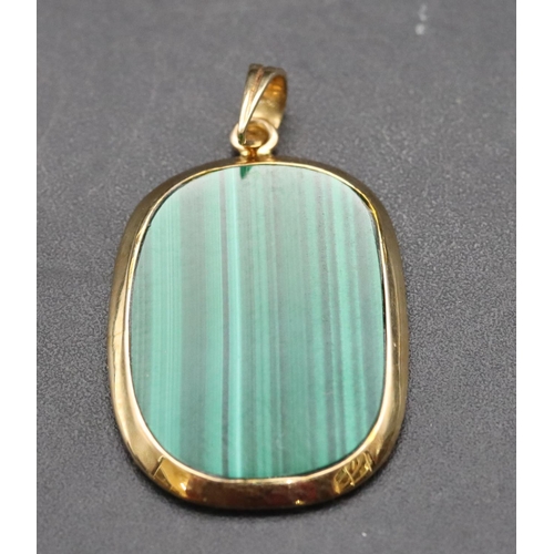 467 - A 14ct gold Malachite pendant, 2.3 grams gross