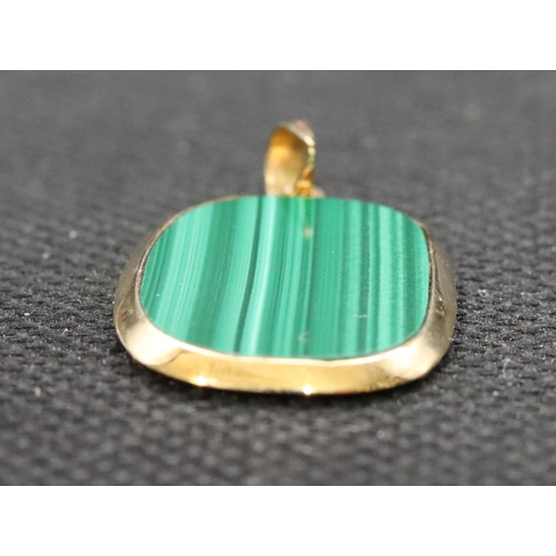 467 - A 14ct gold Malachite pendant, 2.3 grams gross