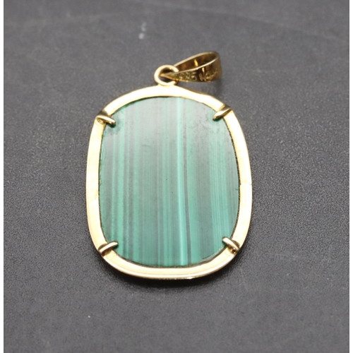 467 - A 14ct gold Malachite pendant, 2.3 grams gross