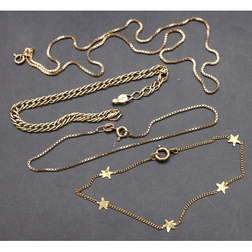 469 - A 9ct gold square linked necklace, a matching bracelet and 2 gold bracelets, 6.2 grams (4)