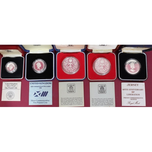 473 - 5 proof coins: One Pound, 1986 Commonwealth Games, Silver Jubilee and Jersey 40th Anniversary (all b... 