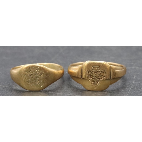 486 - A 9ct gold gentlemen's signet ring, Size N/O and a similar 9ct gold signet ring, Size J/K, 3.4 grams... 