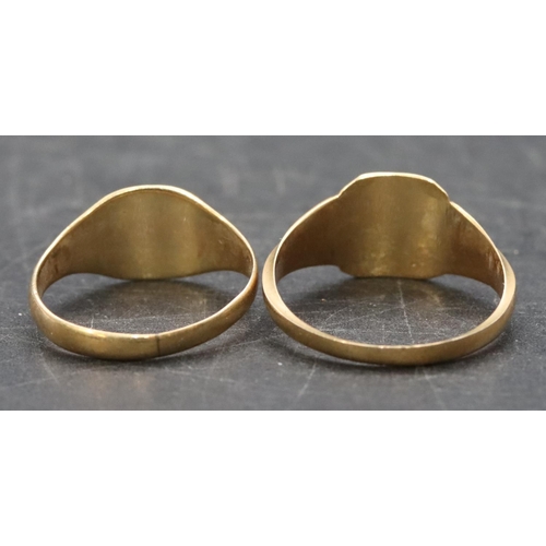 486 - A 9ct gold gentlemen's signet ring, Size N/O and a similar 9ct gold signet ring, Size J/K, 3.4 grams... 