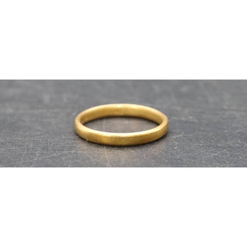 487 - A 22ct gold wedding ring, Size O/P, 3.7 grams