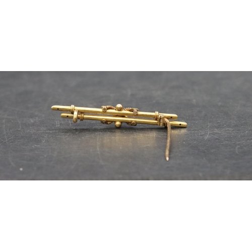 511 - An 18ct gold double bar brooch with raised X centre motif, 3.8 grams