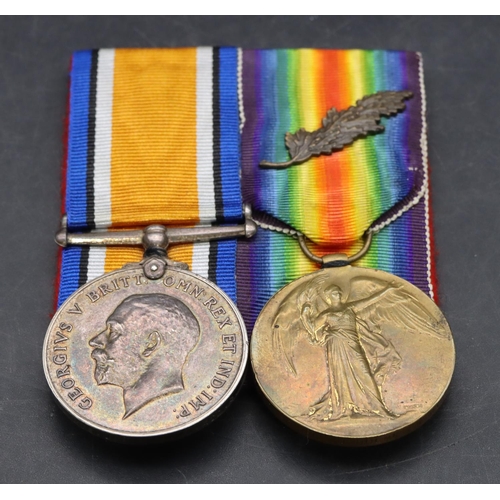 518 - A pair of WWI military medals, 1914/18 medal and Defence medal 