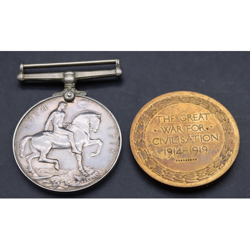 521 - A pair of WWI military medals: 1914/18 medal and war medal 