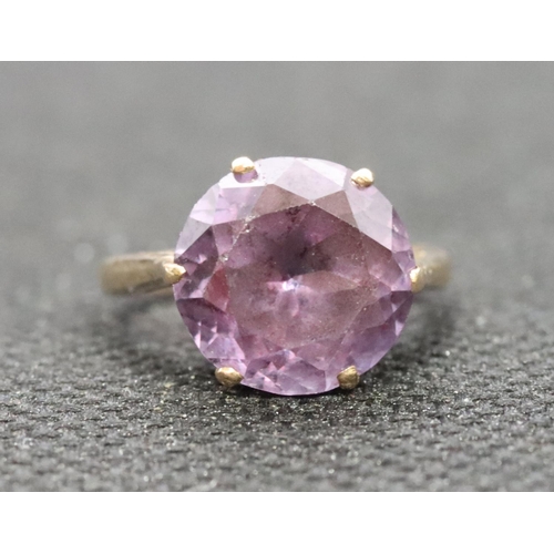 531 - A ladies' gold ring set with amethyst, Size F/G, 3 grams gross