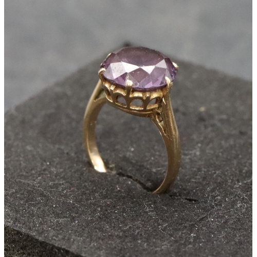 531 - A ladies' gold ring set with amethyst, Size F/G, 3 grams gross