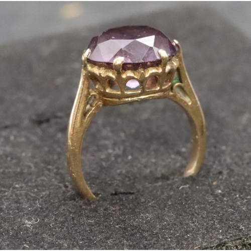 531 - A ladies' gold ring set with amethyst, Size F/G, 3 grams gross