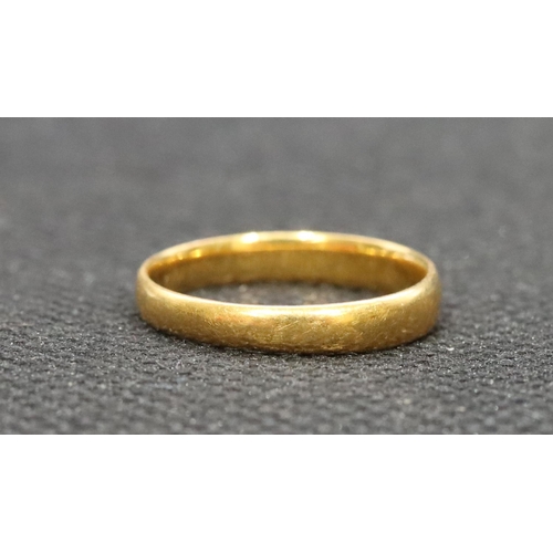 532 - A 22ct gold wedding ring, Size K, 2.2 grams