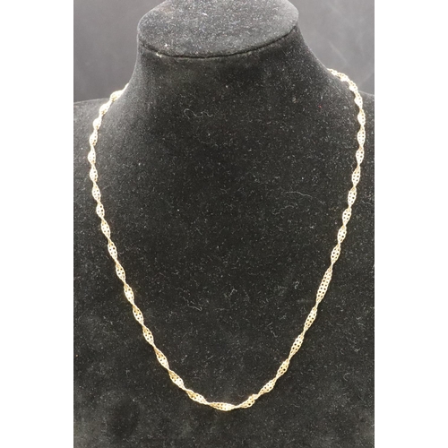 547 - A 9ct gold twist necklace, 50cm long, 3.6 grams