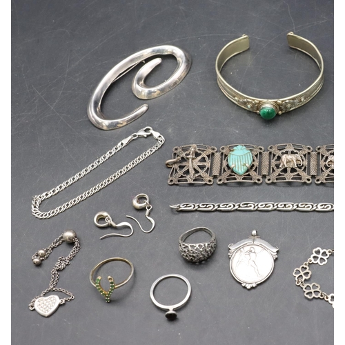 557 - An Eastern silver panelled bracelet, a silver brooch and a small quantity of various silver and othe... 