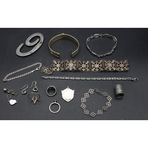 557 - An Eastern silver panelled bracelet, a silver brooch and a small quantity of various silver and othe... 