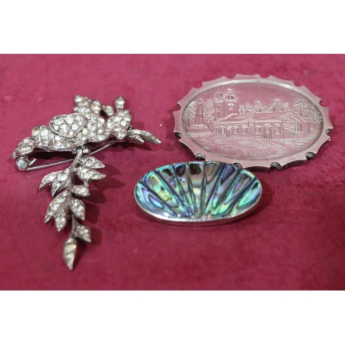 574 - An oval silver scallop shaped brooch with engraved 