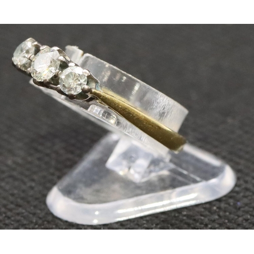 581 - An 18ct gold 3-stone diamond ring, centre diamond approx. 0.20 carat, flanked by 2 smaller diamonds,... 